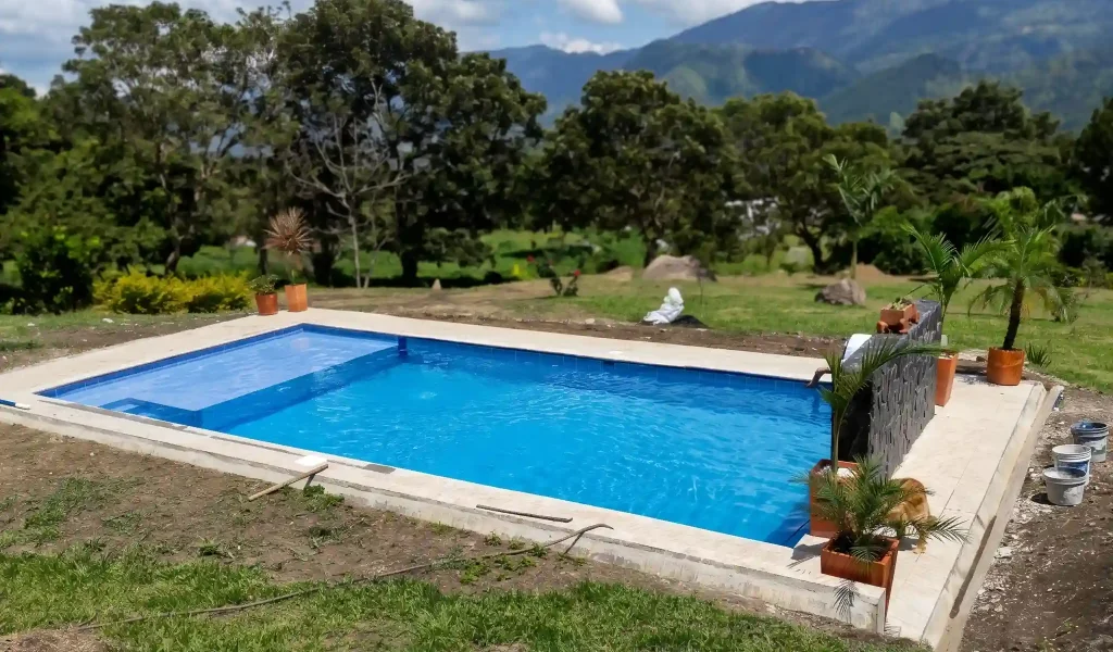 Piscinas y Obras PCYR Medellin, Antioquia construccion de piscina en zona rural y urbana en colombia