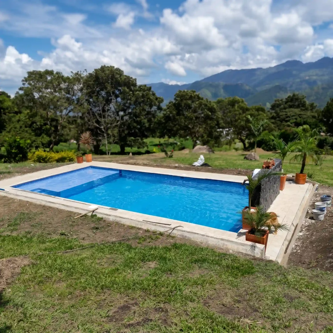 Piscinas y Obras PCYR Medellin, Antioquia construccion de piscina en zona rural y urbana en colombia