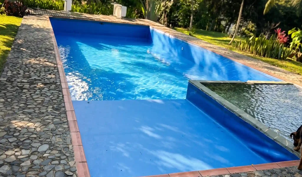 Piscinas y Obras PCYR Medellin, Antioquia, construccion de piscina con andenes y jacuzzi